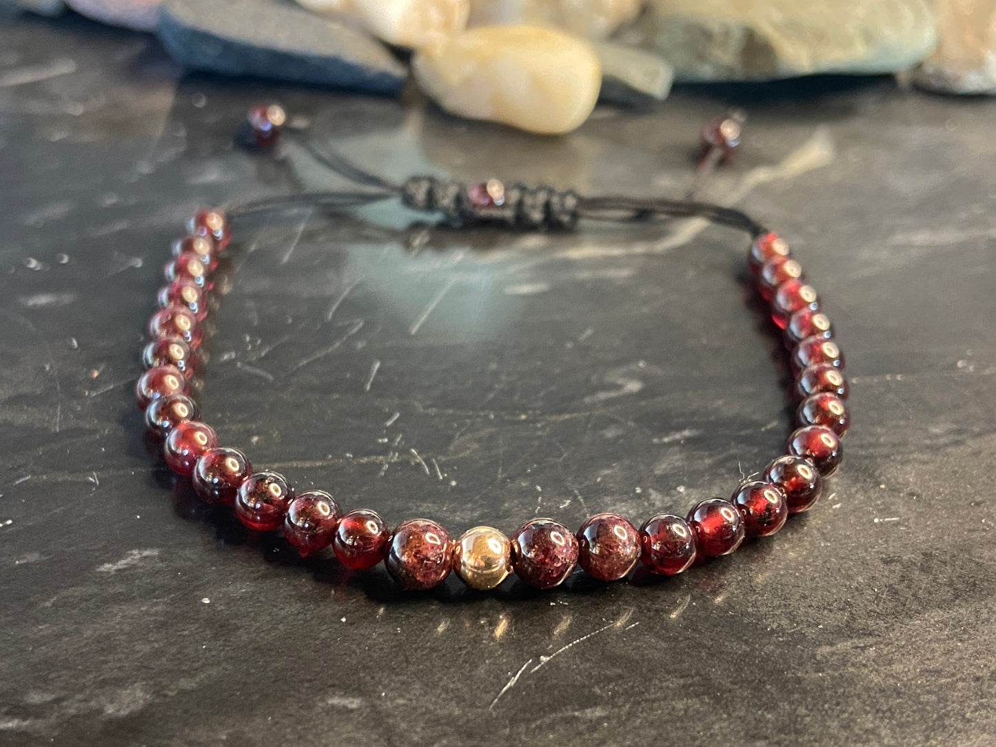 Granat Edelstein Armband mit echter Gold Perle