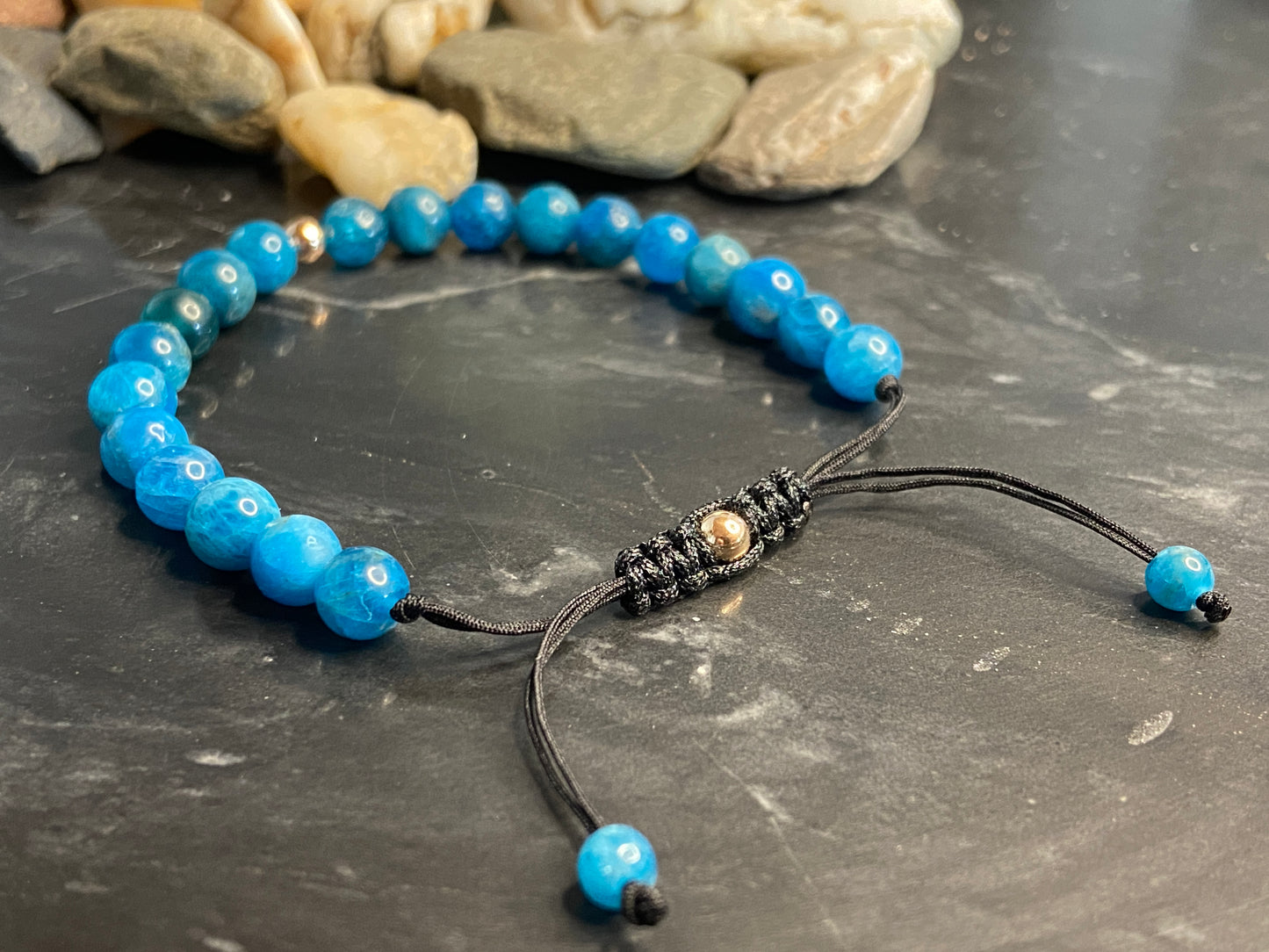 Apatit Edelstein Armband mit echten Gold Perlen