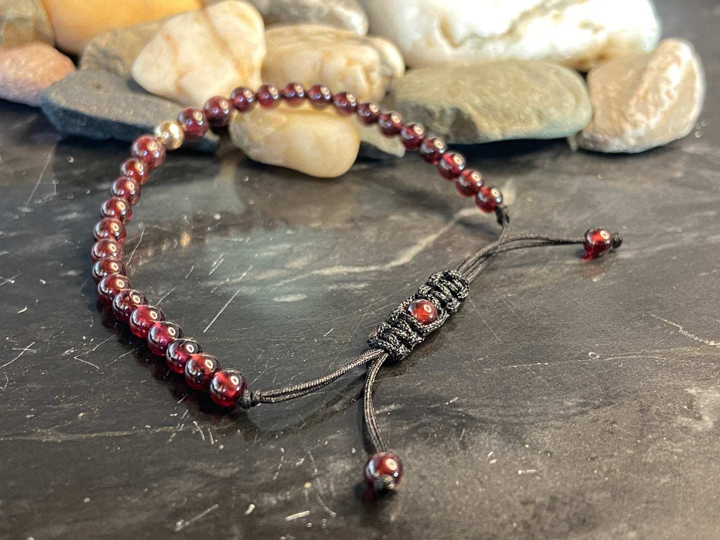Granat Edelstein Armband mit echter Gold Perle