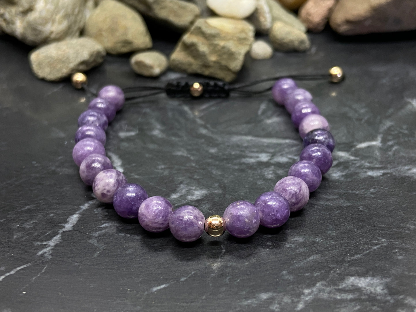 Lepidolith Edelstein Armband mit echten Gold Perlen