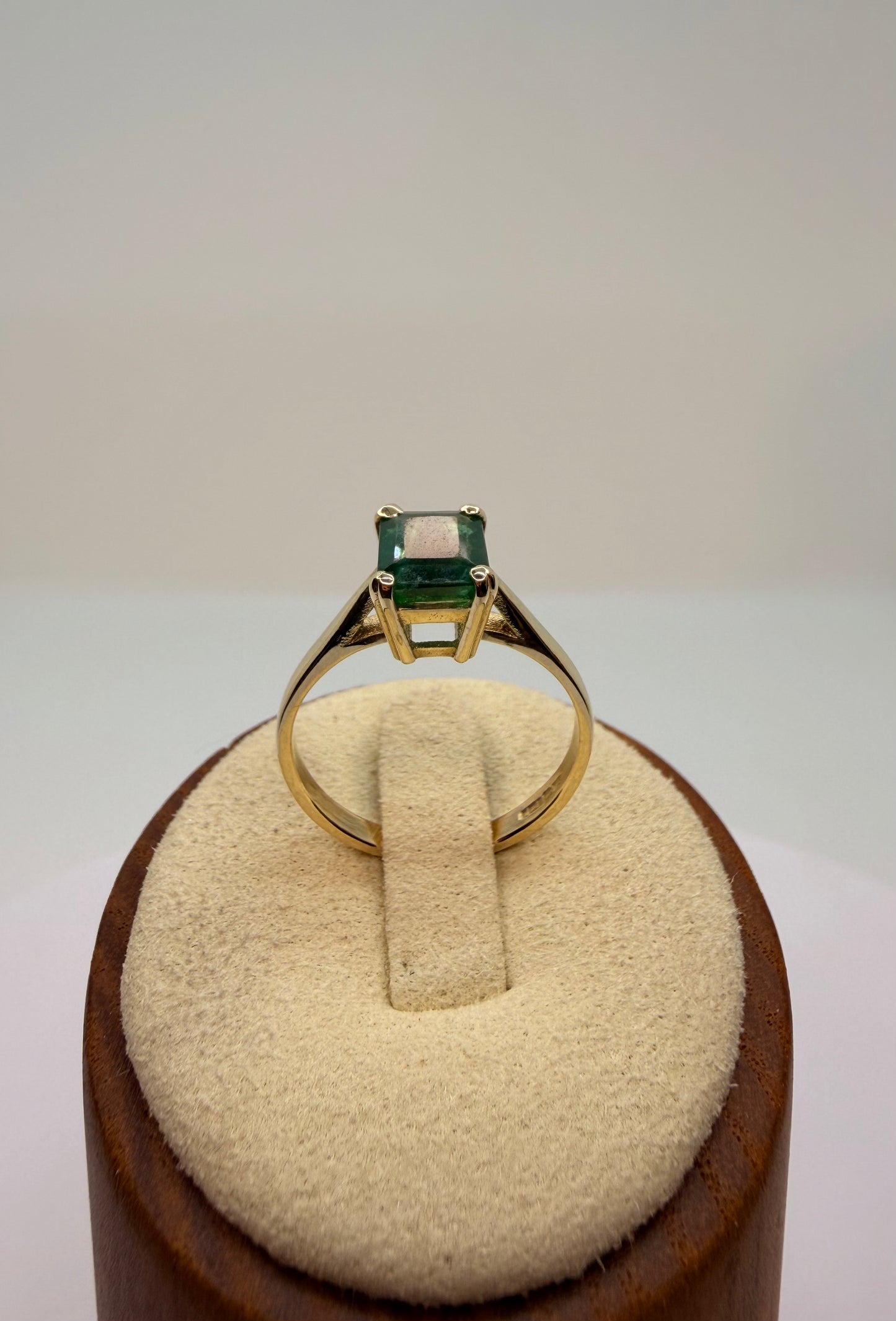 Goldring mit Smaragd